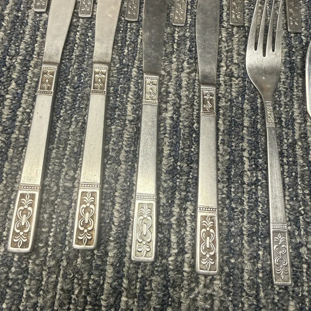 19 Customcraft Stainless Taiwan Fleur Du Lis CUS3 Forks Spoons Knives Knife